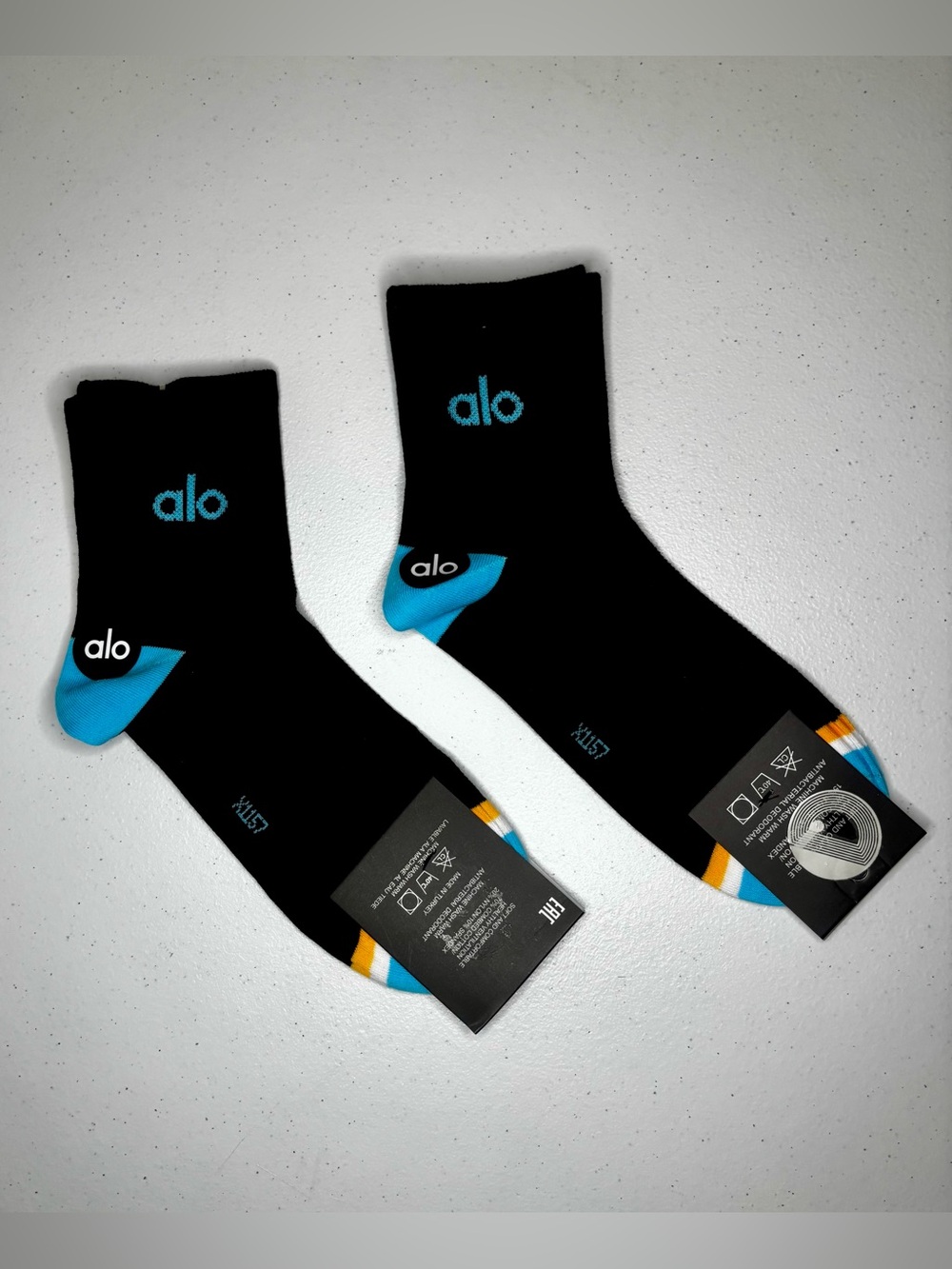 NWT Alo Yoga Unisex Throwback Half Crew Socks 2-Pack Black Blue Orange M/M